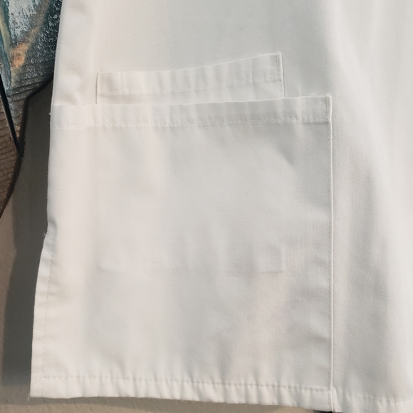 Uniform Advantage UA Scrub top - Picture 5 of 7